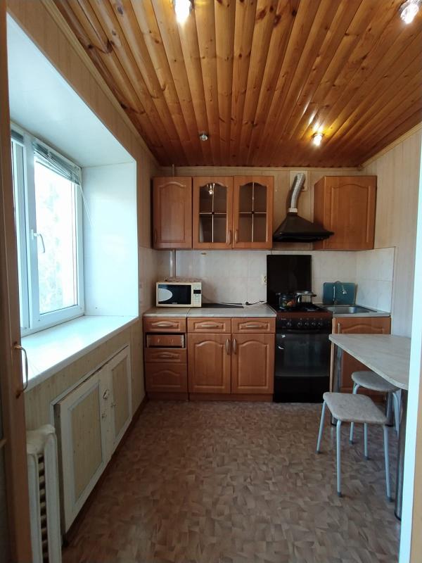 Продаётся 2-х комнатная квартира, на 1 этаже 5-ти этажного кирпичного дома, по адресу г Новотроицк у - Новотроицк