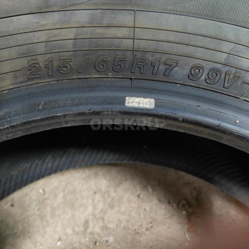 Продам шины Yokohama 215-65-R17 цена за комплект 39 неделя 20 год эксплуатация 2 сезона. - Орск