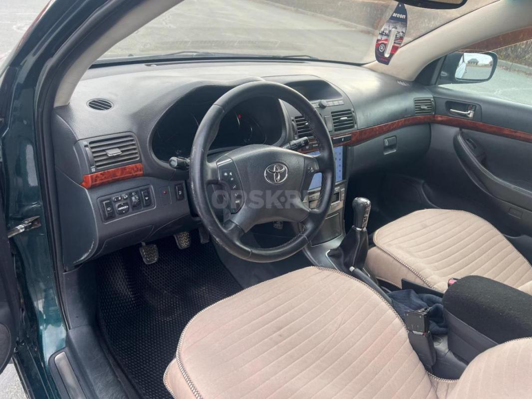 Продам Toyota AVENSIS 2004гв в отличном состоянии, 5 хозяев, сигнализация с автозапуск, резина зимня - Новоорск