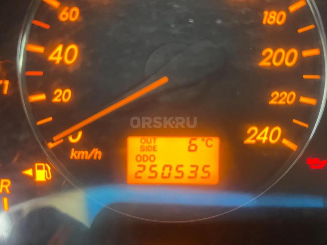 Продам Toyota AVENSIS 2004гв в отличном состоянии, 5 хозяев, сигнализация с автозапуск, резина зимня - Новоорск