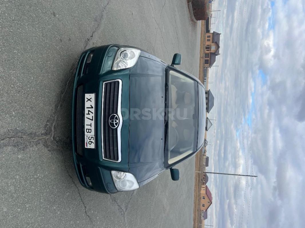 Продам Toyota AVENSIS 2004гв в отличном состоянии, 5 хозяев, сигнализация с автозапуск, резина зимня - Новоорск