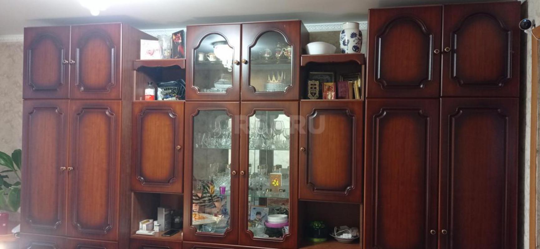Продам стенку натуральное дерево, резная, состояние отличное, не дорого, высота2/30, длина 3.500, гл - Орск