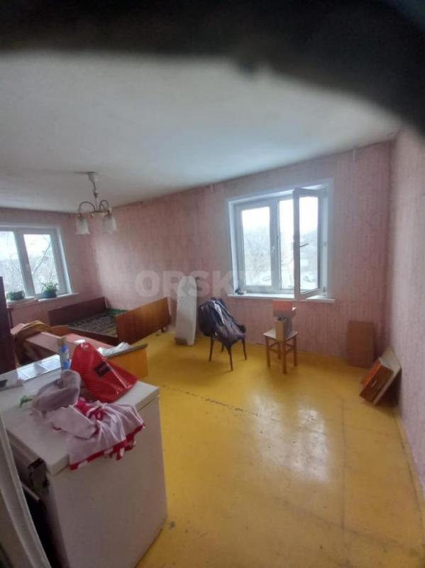 Продается 3-х комнатная квартира без ремонта. - Орск