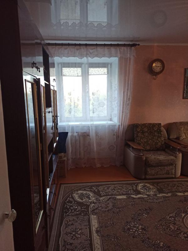 Продаётся отличная трёхкомнатная квартира  на привлекательном этаже , с развитой инфраструктурой рай - Новотроицк