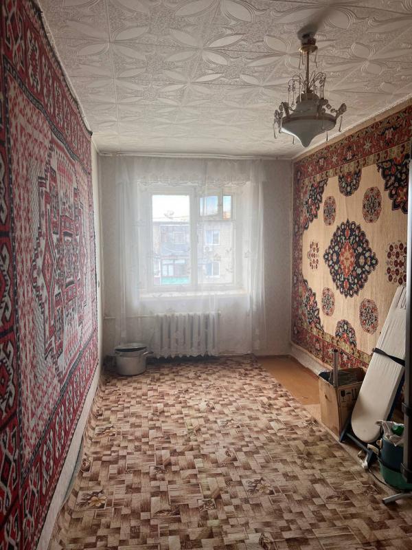 Продам просторную квартиру - Новотроицк