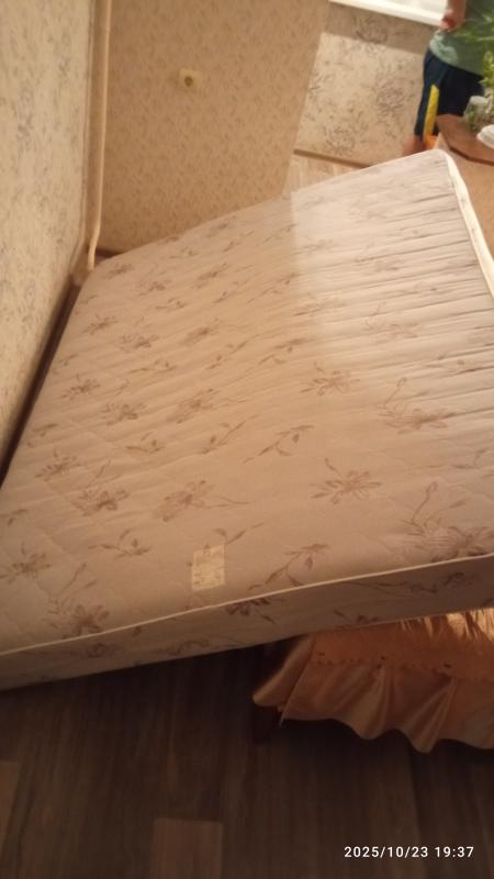 Отдам  матрас 160  на 200 в хорошем состоянии. - Новотроицк