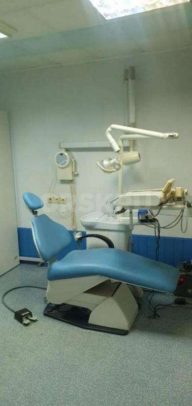 Стоматологическая установка FJ 22A с нижней подачей 5 инструментов, негатоскоп + стул врача дизайн F - Орск