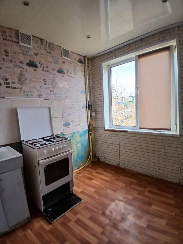 Продается 3-комнатная квартира на комфортном этаже с раздельными комнатами   по адресу: г. - Новотроицк