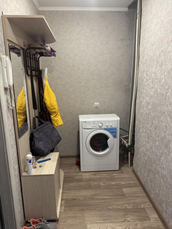 Продам 1- ую квартиру по ул. - Новотроицк