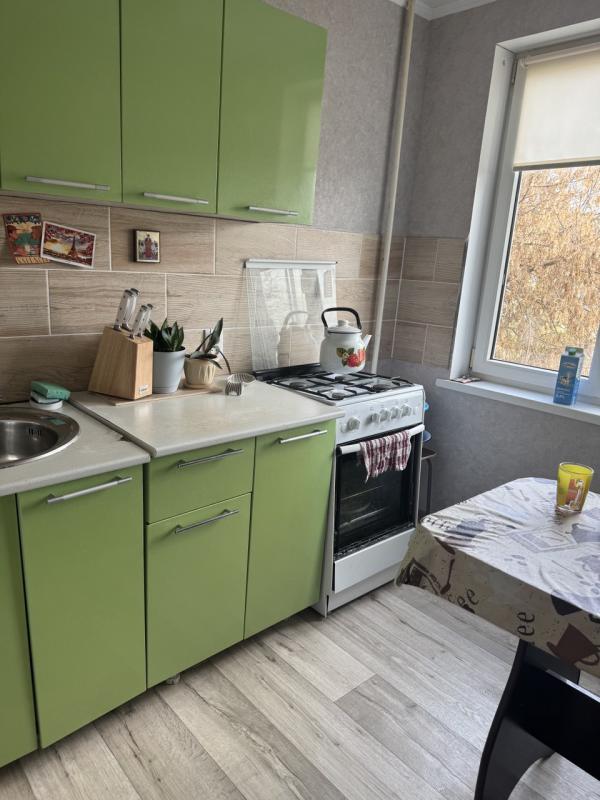 Продам 1- ую квартиру по ул. - Новотроицк