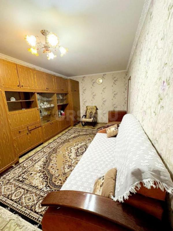 2-комнатная квартира в 6- микрорайоне улучшенной планировки. - Орск