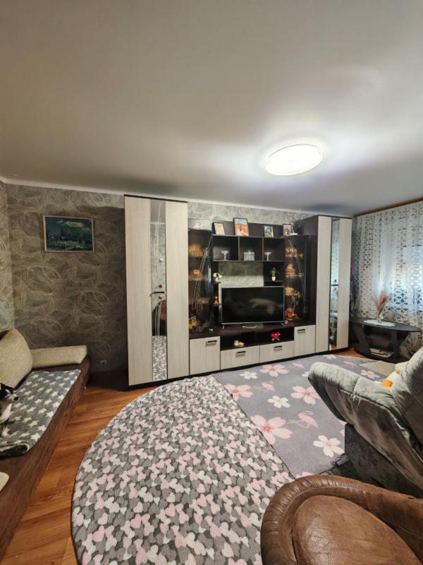 Предлагается к продаже уютная 1-комнатная квартира, расположенная в городе Новотроицк по адресу: ули - Новотроицк