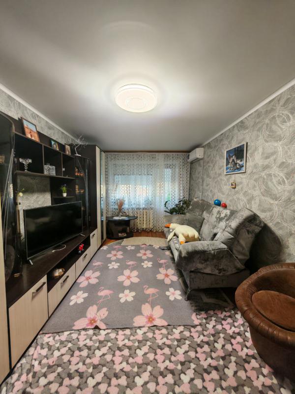 Предлагается к продаже уютная 1-комнатная квартира, расположенная в городе Новотроицк по адресу: ули - Новотроицк