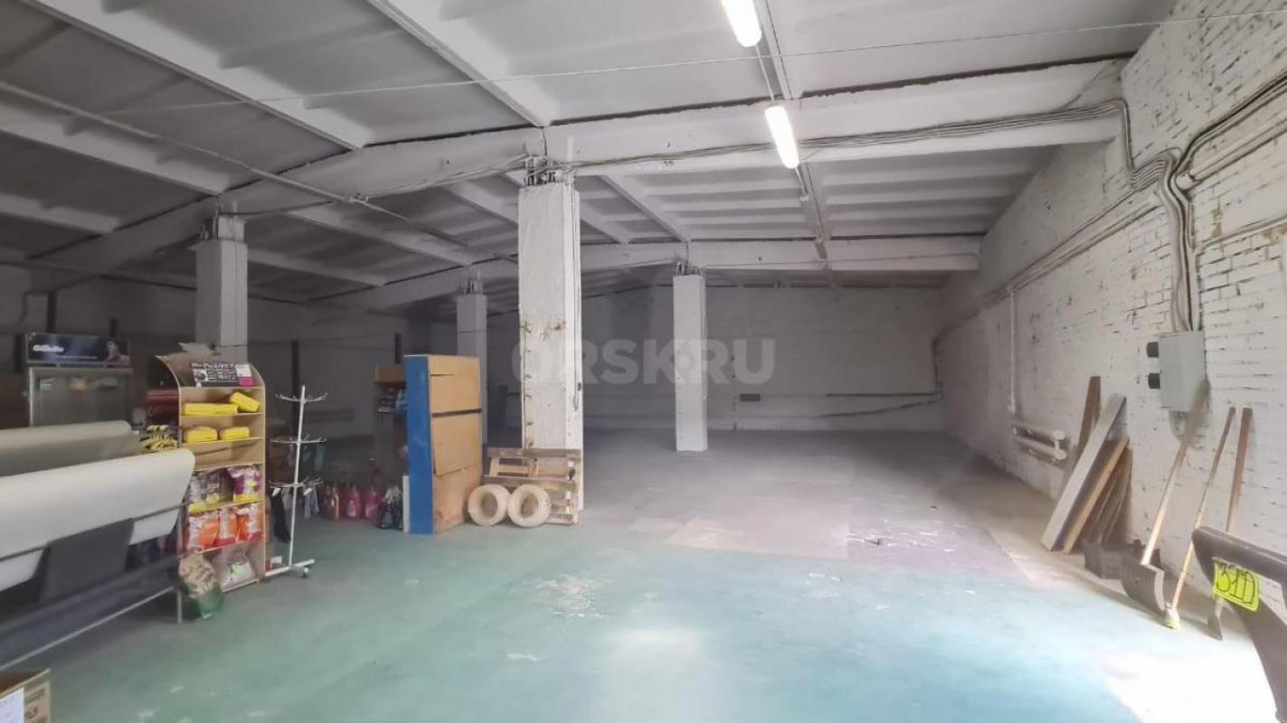 Продам просторное, нежилое 1-этажное помещение с подвалом на земельном участке по адресу: г. - Орск