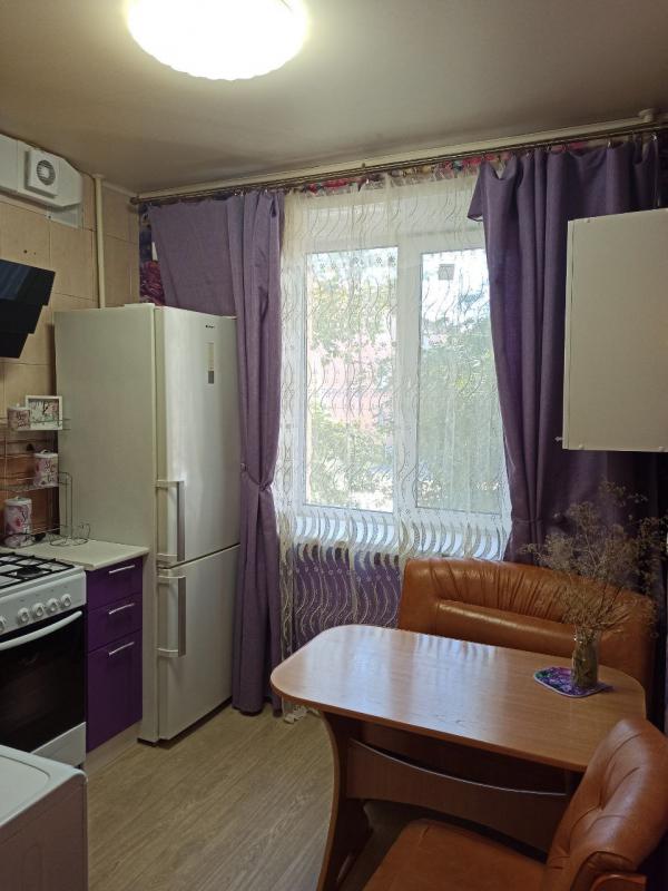 Продаётся  светлая и уютная однокомнатная квартира просто вьезжай и живи без вложений, г. - Новотроицк