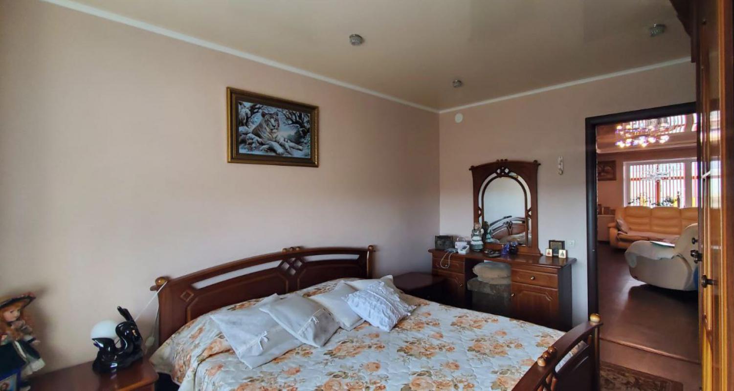 Просторная и уютная квартира ждет новых владельцев!

🌿 Предлагается: просторная трехкомнатная квар - Гай