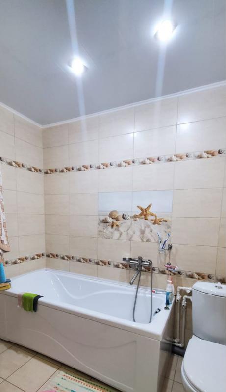 Просторная и уютная квартира ждет новых владельцев!

🌿 Предлагается: просторная трехкомнатная квар - Гай