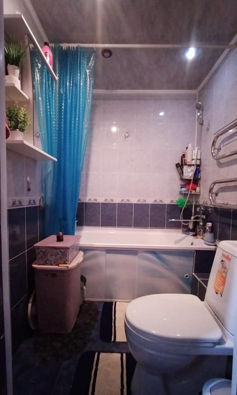 Продаётся 3-х  комнатная квартира, на 1 этаже, 5-ти этажного, кирпичного дома, по адресу:
 г Новотр - Новотроицк