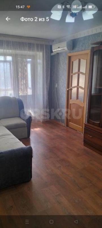 На длительный срок сдам квартиру в центре города, проспект Ленина 31. - Орск