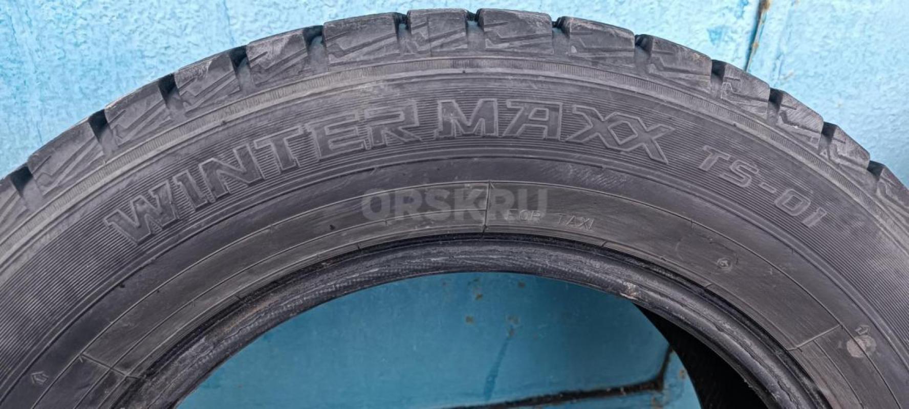 комплект зимних фрикционных шин Dunlop Winter Maxx TS-01 195/65R15 в отличном состоянии. - Орск