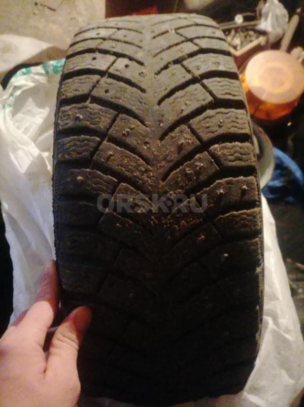 Продам комплект зимней резины на дисках (4штуки) R15 разболтовка 5*108 стояла на форд фокус 2 резина - Орск