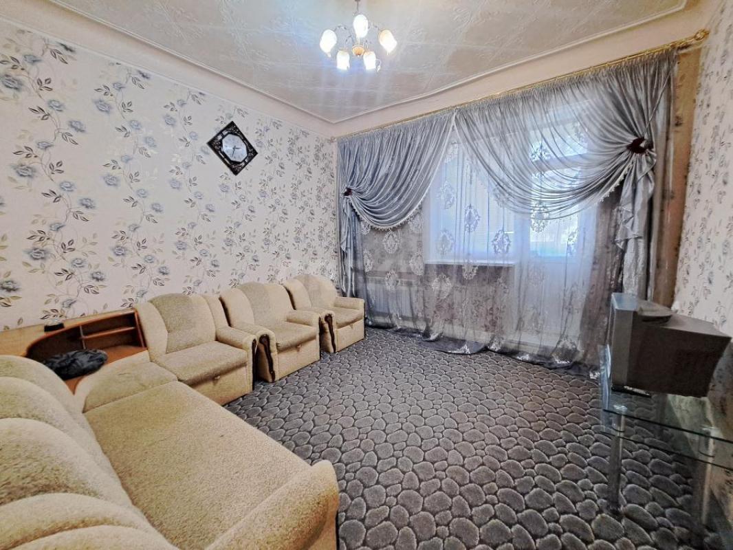 Продам светлую и очень уютную 3 ком, кв на 1эт, 2эт. - Орск