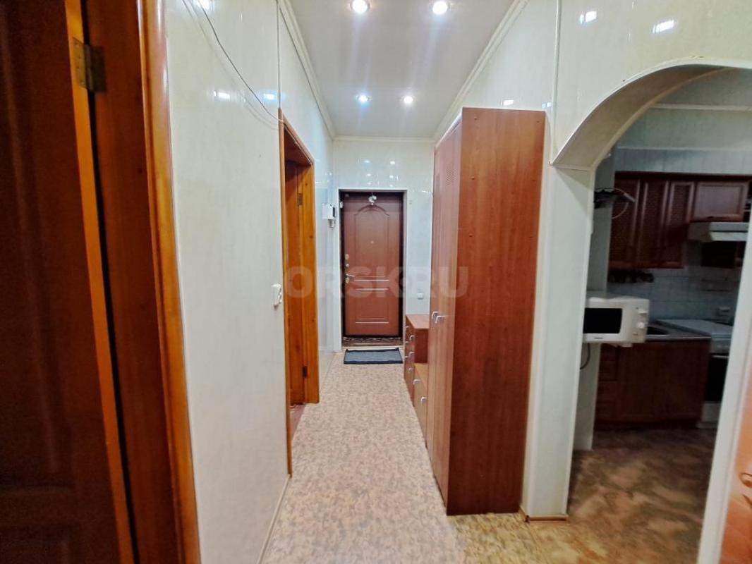 Продам светлую и очень уютную 3 ком, кв на 1эт, 2эт. - Орск