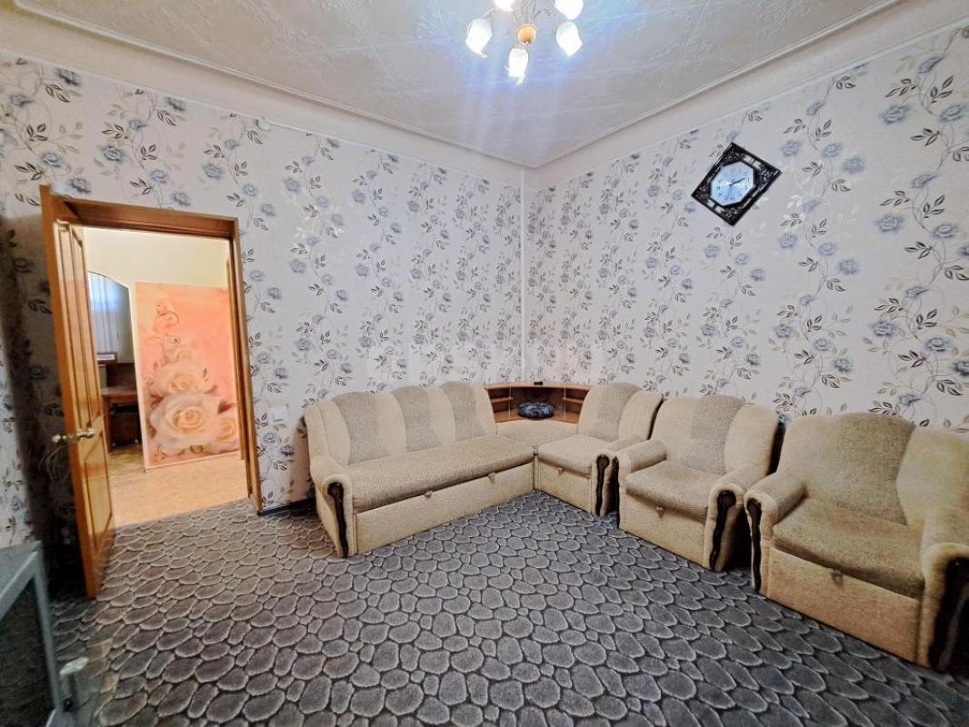 Продам светлую и очень уютную 3 ком, кв на 1эт, 2эт. - Орск