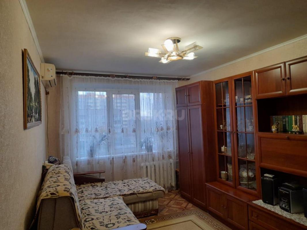 Продаётся уютная, теплая , не угловая трехкомнатная квартира в спальном незатопляемом районе города - Орск