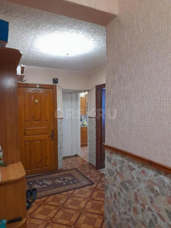 Продаётся уютная, теплая , не угловая трехкомнатная квартира в спальном незатопляемом районе города - Орск