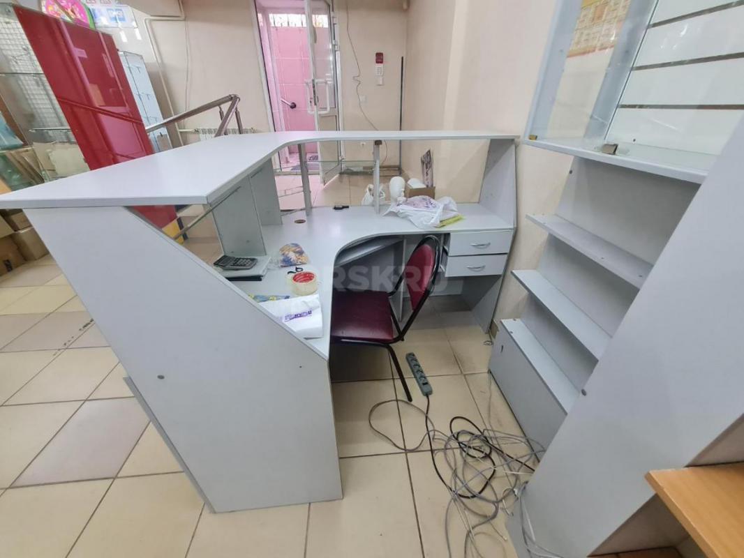 Продам торговое оборудование, рецепшен, витрины и т. - Орск