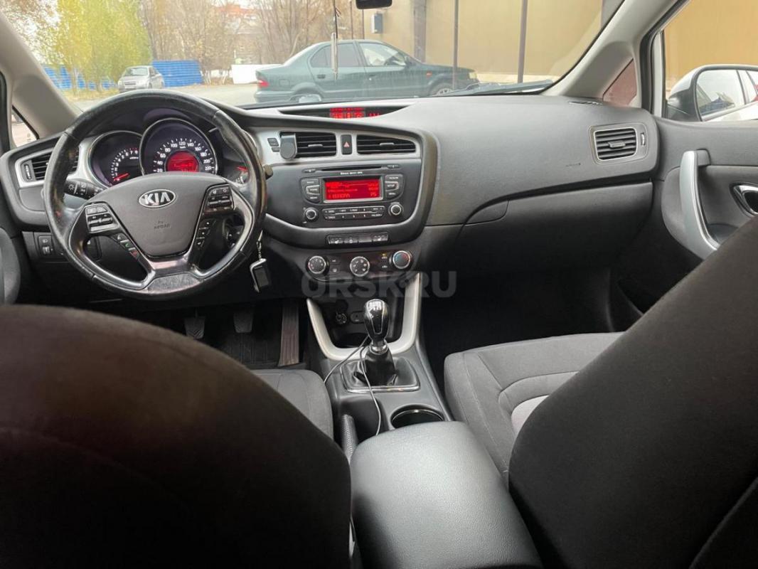 Продам свой автомобиль, двигатель ходовая без нареканий, чистый ухоженный салон, вместительный багаж - Орск