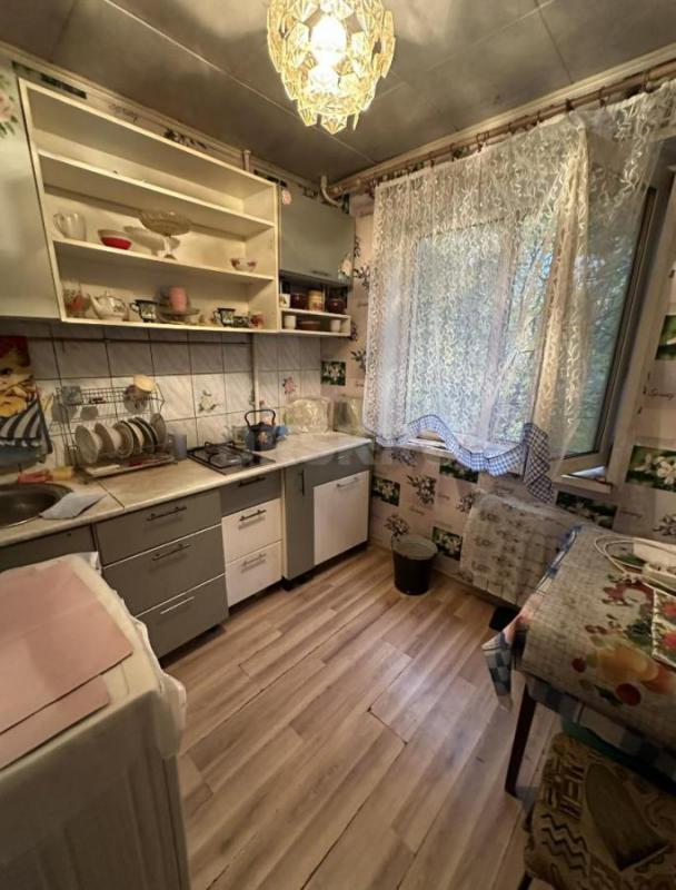 Продам однокомнатную квартиру в самом центре города пл-дь Комсомольская. - Орск