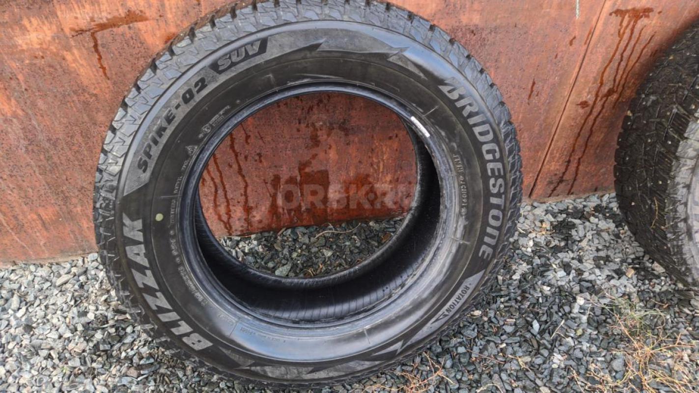 Продам комплект зимних шипованых шин Bridgestone Blizzak spike-02 SUV 215/65 R16. - Орск