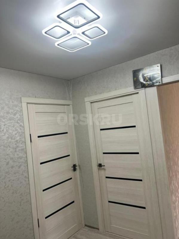 Продам 3х комнатную квартиру озтп 7й микрорайон, школа садик сбоку дома! - Орск