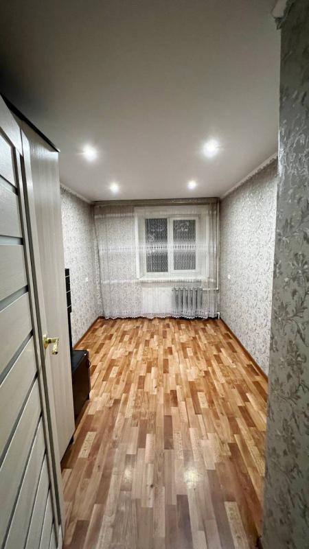 Продается теплая 3-комнатная квартира практически в центре города. - Гай