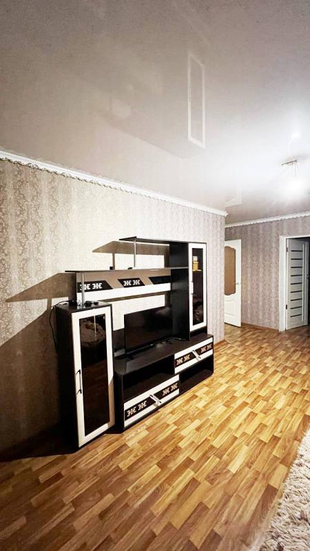 Продается теплая 3-комнатная квартира практически в центре города. - Гай