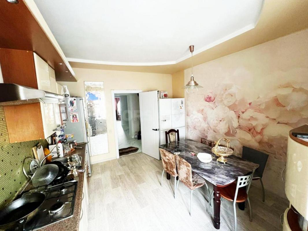 Продается просторная,  уютная и светлая 4-комнатная квартира общей площадью 102,5 м², расположенная - Орск