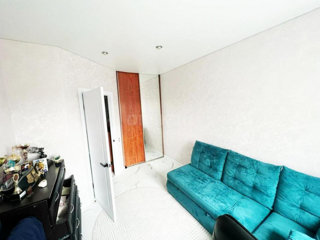 Продается просторная,  уютная и светлая 4-комнатная квартира общей площадью 102,5 м², расположенная - Орск