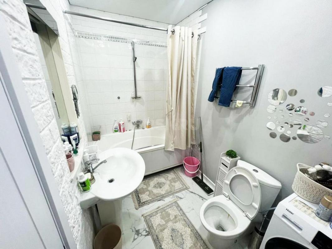 Продается просторная,  уютная и светлая 4-комнатная квартира общей площадью 102,5 м², расположенная - Орск