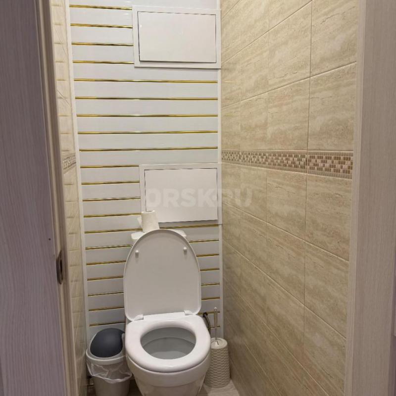 Продаётся уютная трёхкомнатная квартира площадью 62 квадратных метра на втором этаже пятиэтажного па - Орск