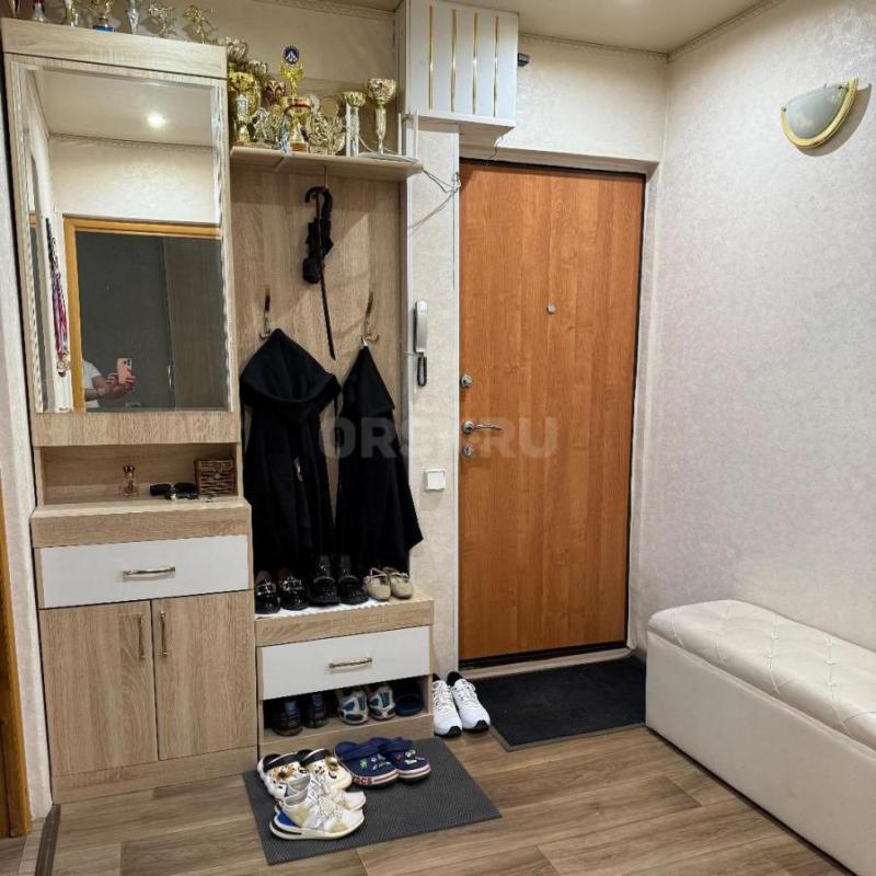 Продаётся уютная трёхкомнатная квартира площадью 62 квадратных метра на втором этаже пятиэтажного па - Орск