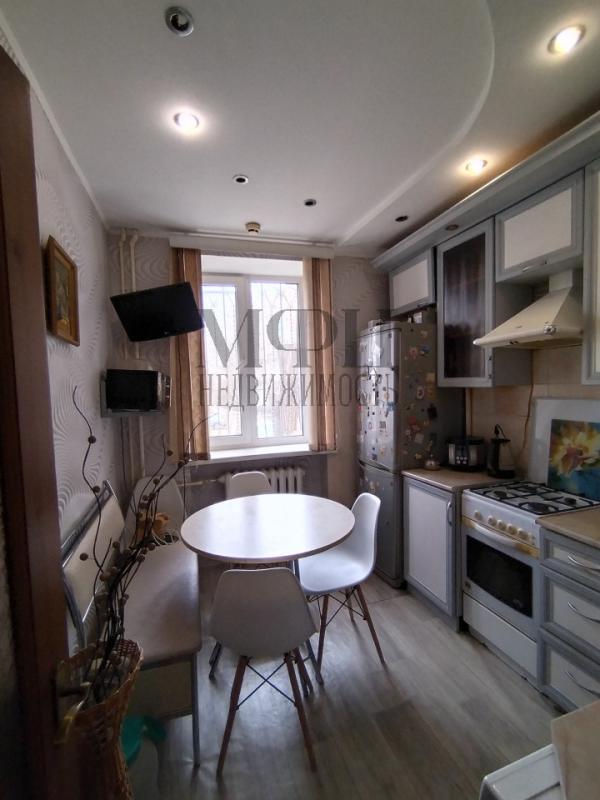 Предлагается к продаже отличная теплая и уютная 3-х комнатная квартира старого типа общей площадью 6 - Орск