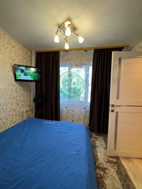 Продам 3-х комнатную квартиру в центре города по адресу: улица Красная дом № 17, ост."маг. - Орск