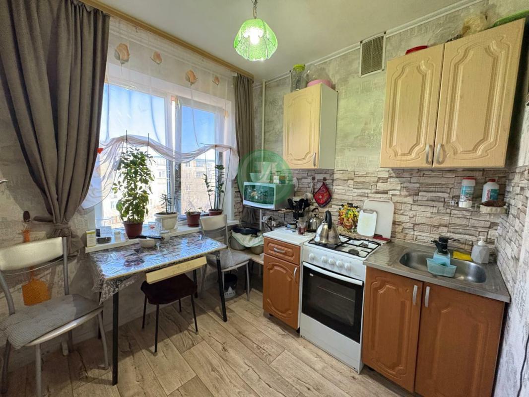 Продам 3-х комнатную квартиру в центре города по адресу: улица Красная дом № 17, ост."маг. - Орск