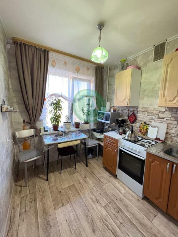 Продам 3-х комнатную квартиру в центре города по адресу: улица Красная дом № 17, ост."маг. - Орск