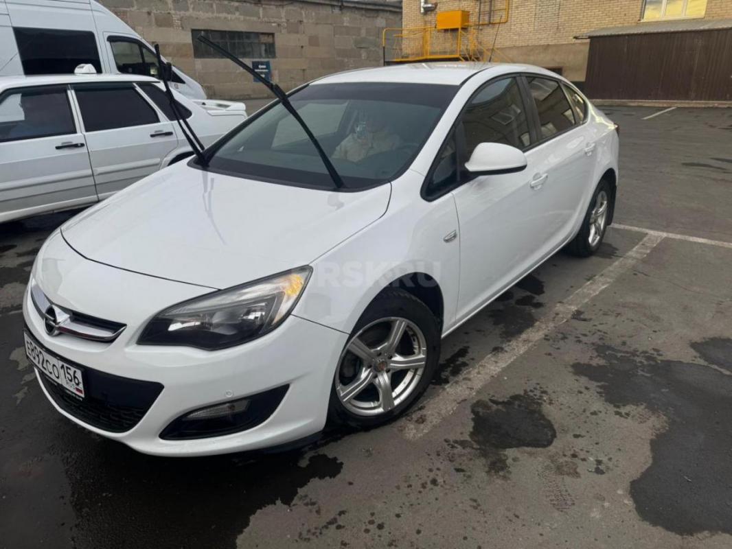 Продам Опель астра J рестайлинг, 2014 года выпуска, в отличном состоянии: ходовая плотная без каких - Гай