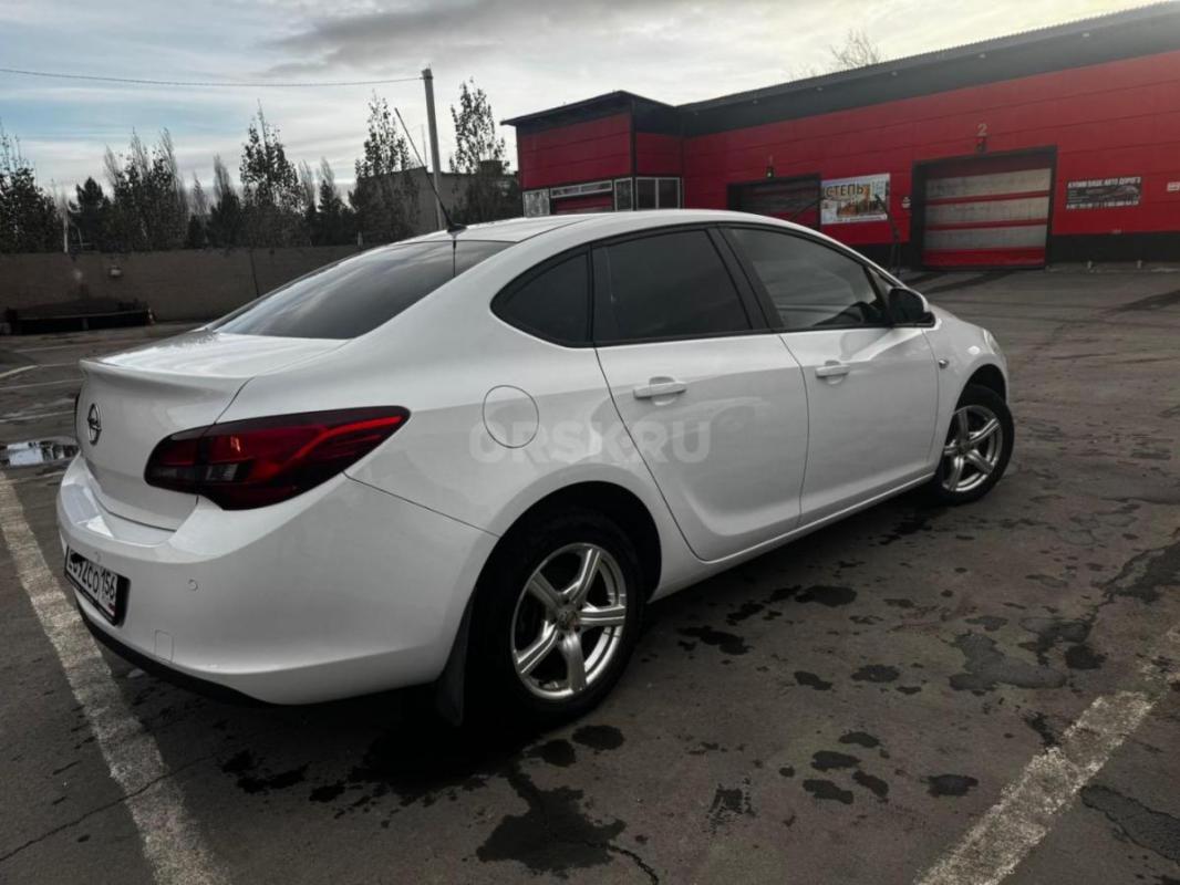 Продам Опель астра J рестайлинг, 2014 года выпуска, в отличном состоянии: ходовая плотная без каких - Гай