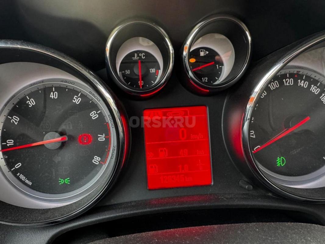 Продам Опель астра J рестайлинг, 2014 года выпуска, в отличном состоянии: ходовая плотная без каких - Гай