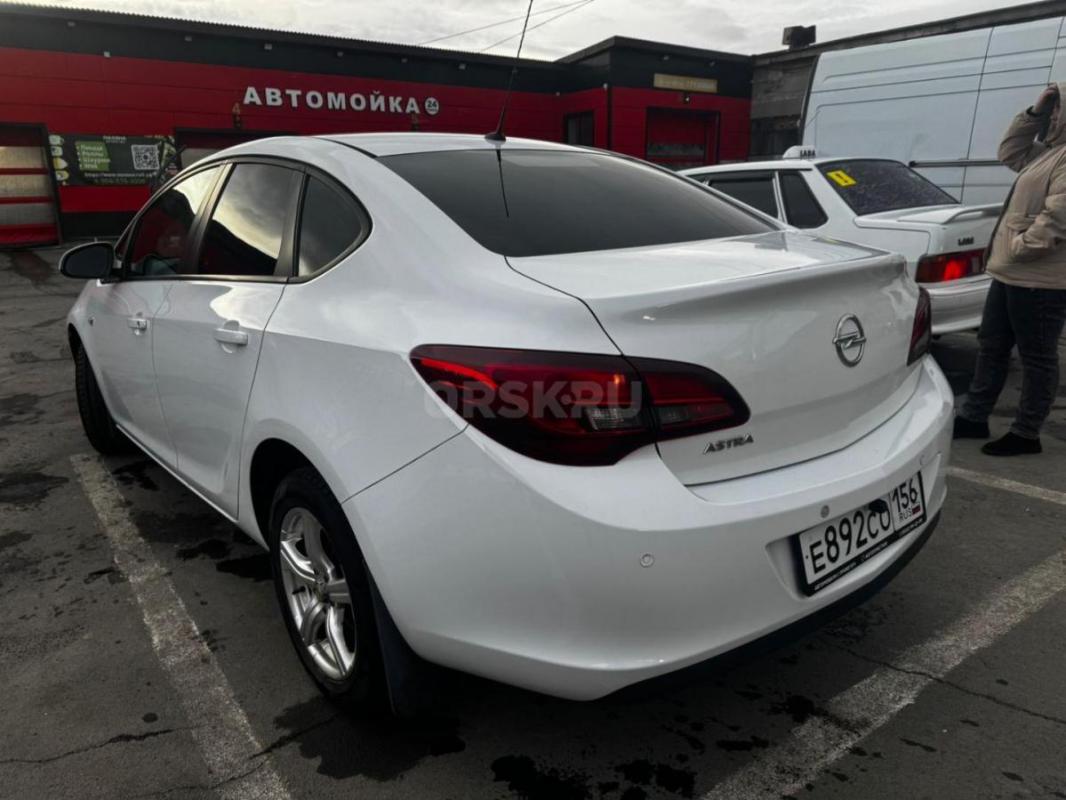 Продам Опель астра J рестайлинг, 2014 года выпуска, в отличном состоянии: ходовая плотная без каких - Гай
